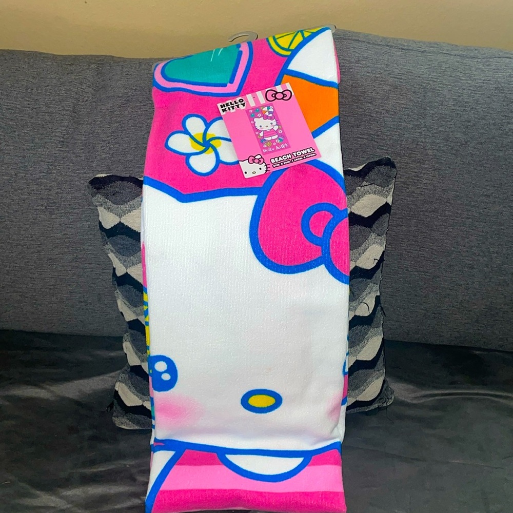 HELLO KITTY BEACH TOWEL. NWT